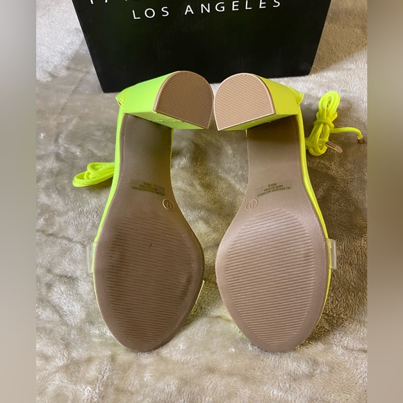 Fashion Nova Neon Yellow ‘Lose It All’ Suede Block Heel Sandals - Size 9 - Picture 4 of 6
